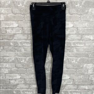 Lululemon Unlimit High-Rise Tight 25"
Heritage 365 Camo Deep Coal Multi